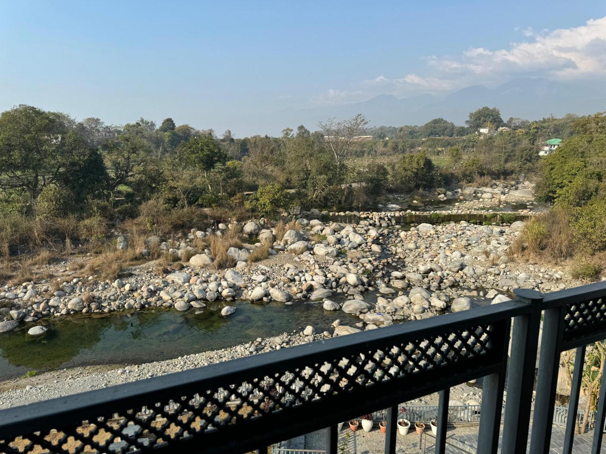 Hotel River Retreat Kangra Eksteriør bilde
